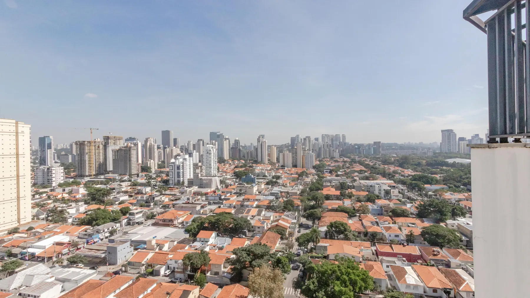 Vista do terraço em direção ao skyline
